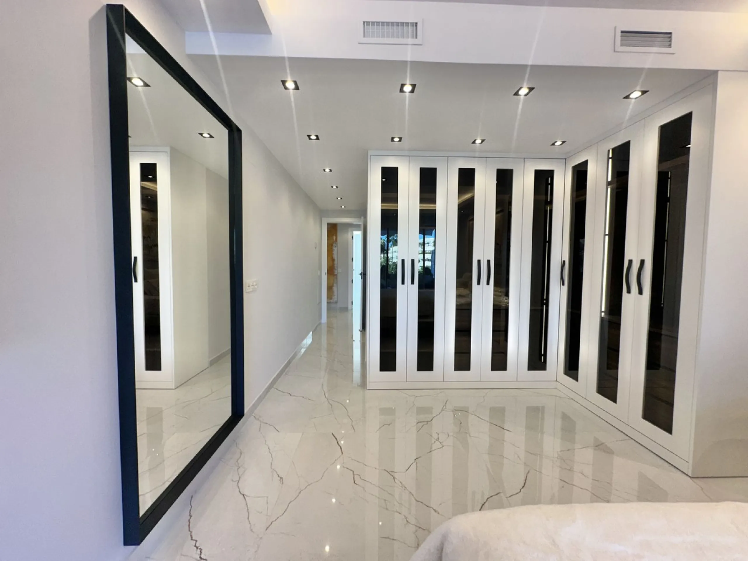 LUXURY APARTMENT IN LOS GRANADOS GOLF, NUEVA ANDALUCÍA – RECENTLY RENOVATED TO THE HIGHEST STANDARD