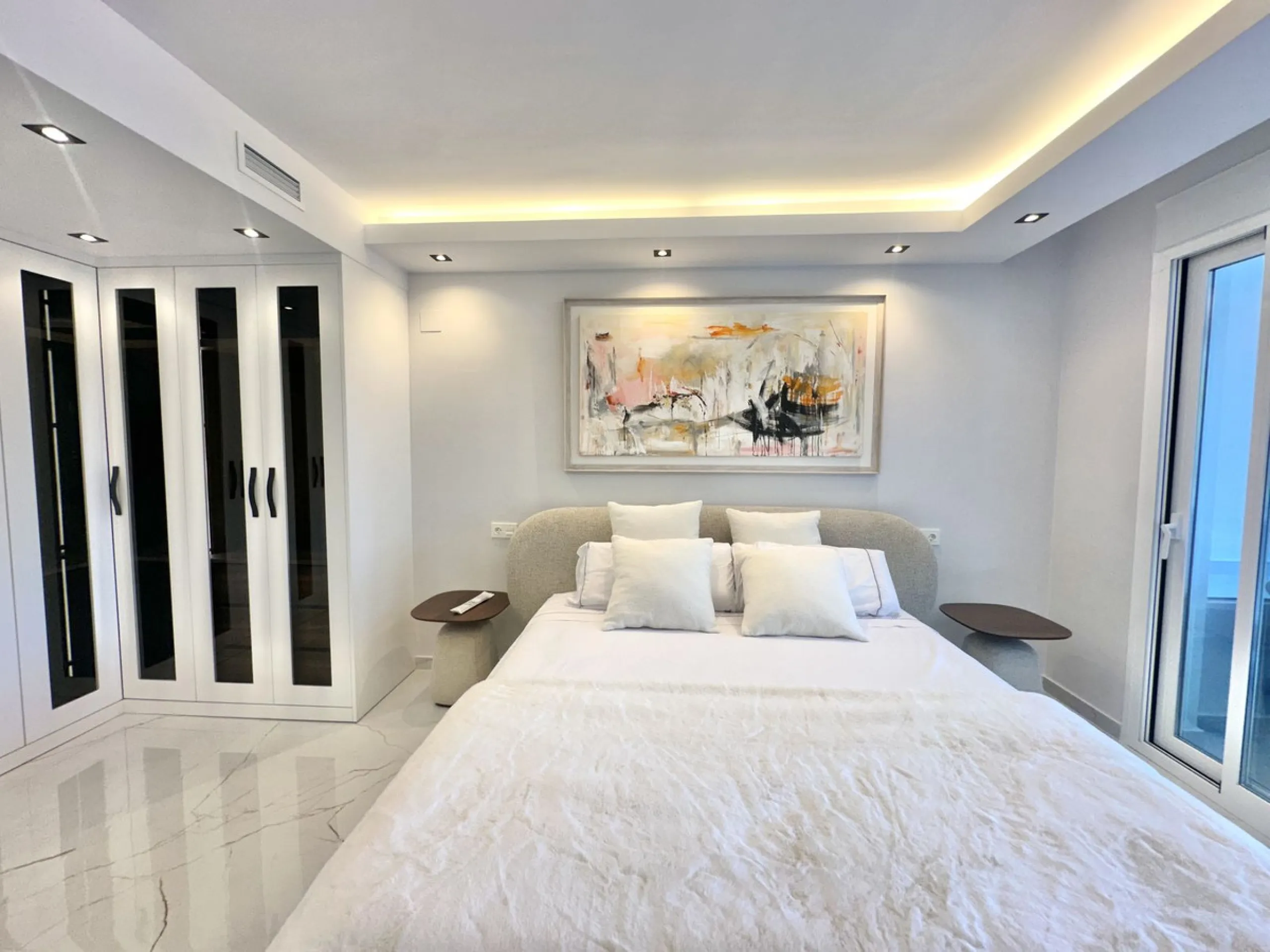 LUXURY APARTMENT IN LOS GRANADOS GOLF, NUEVA ANDALUCÍA – RECENTLY RENOVATED TO THE HIGHEST STANDARD