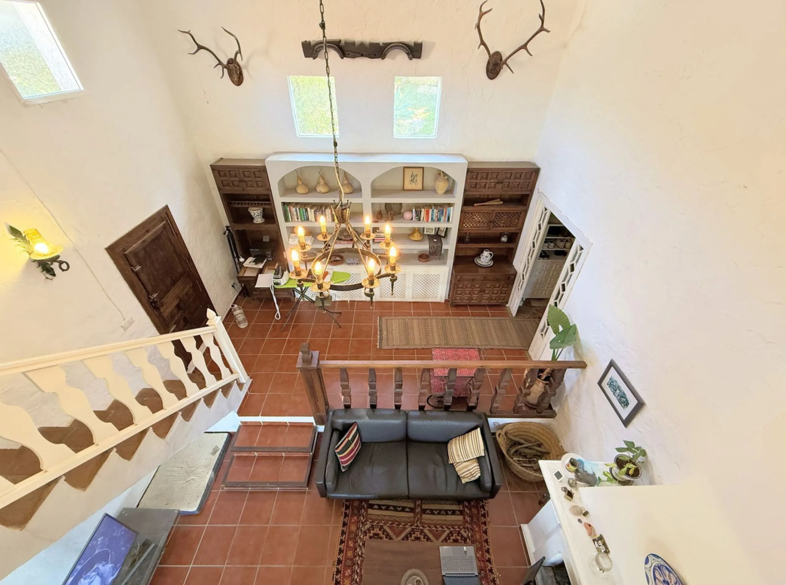 Commercial - Hotel в продаже в Casares, Málaga. В доме 8 спален и 6 ванных комнат. Площадь дома 559 м². Площадь участка 60000 м²