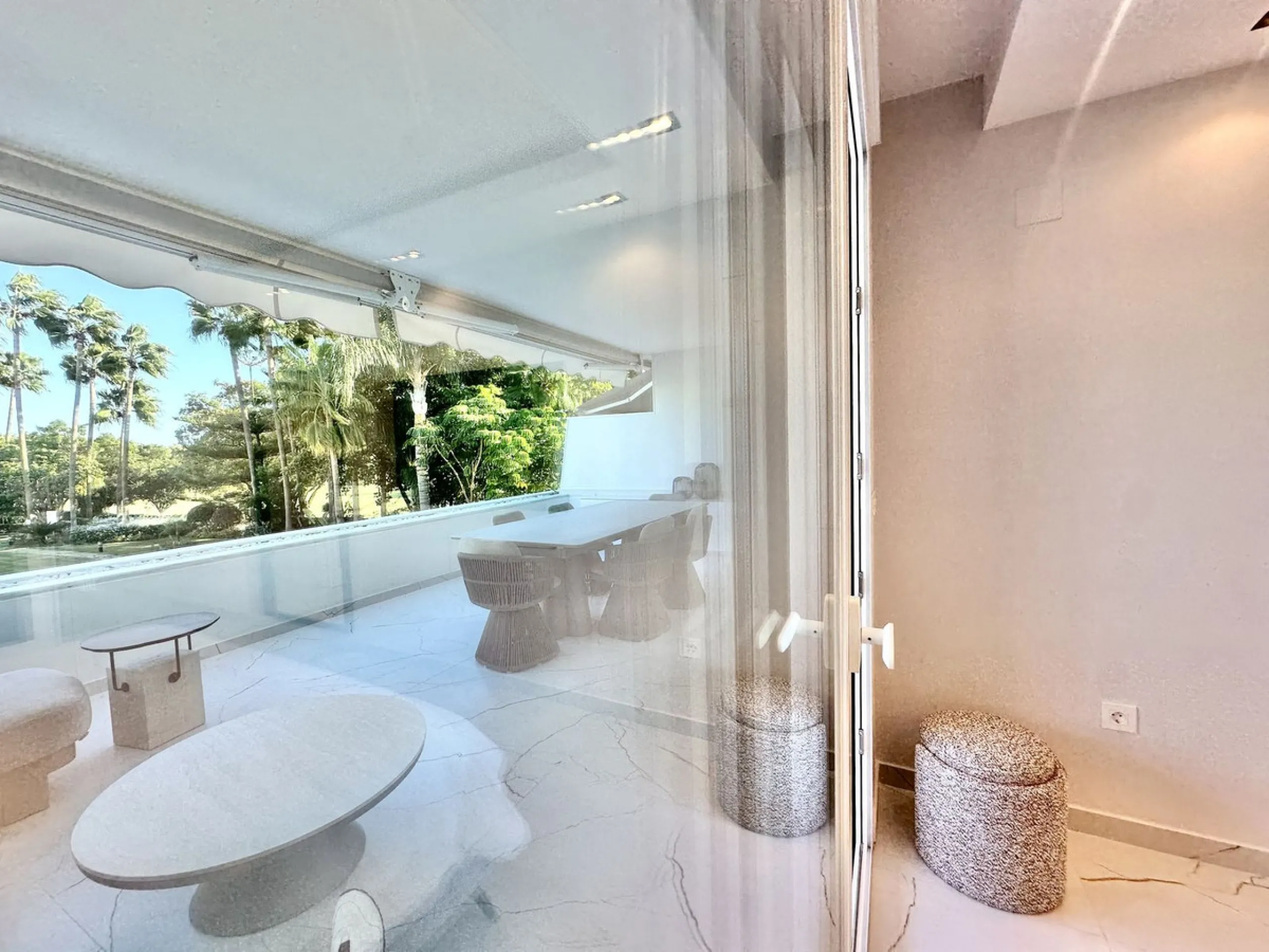 LUXURY APARTMENT IN LOS GRANADOS GOLF, NUEVA ANDALUCÍA – RECENTLY RENOVATED TO THE HIGHEST STANDARD