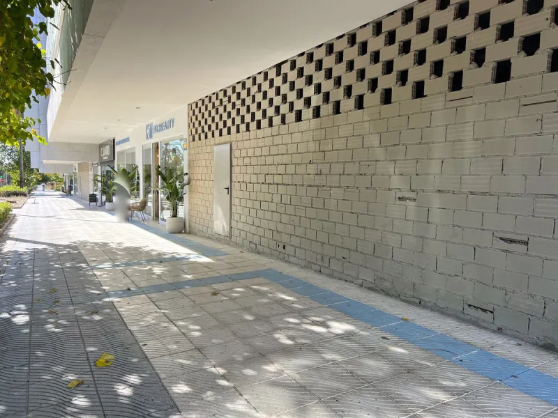 **Don't miss this unique opportunity** to acquire or lease a first-class commercial space in the newly opened **Terra San Pedro** complex.