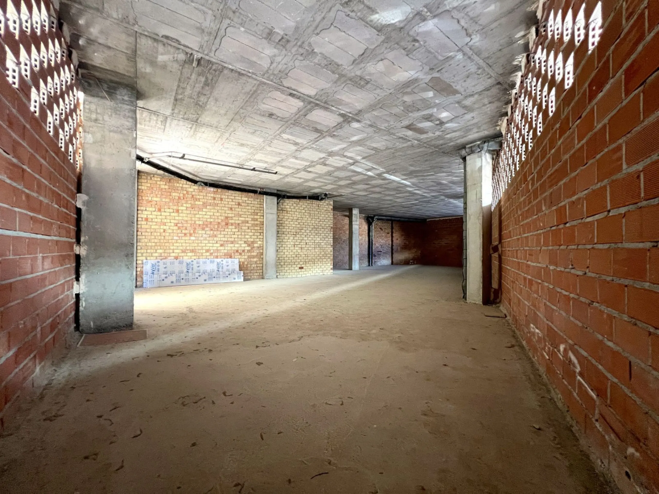 **Don't miss this unique opportunity** to acquire or lease a first-class commercial space in the newly opened **Terra San Pedro** complex.
