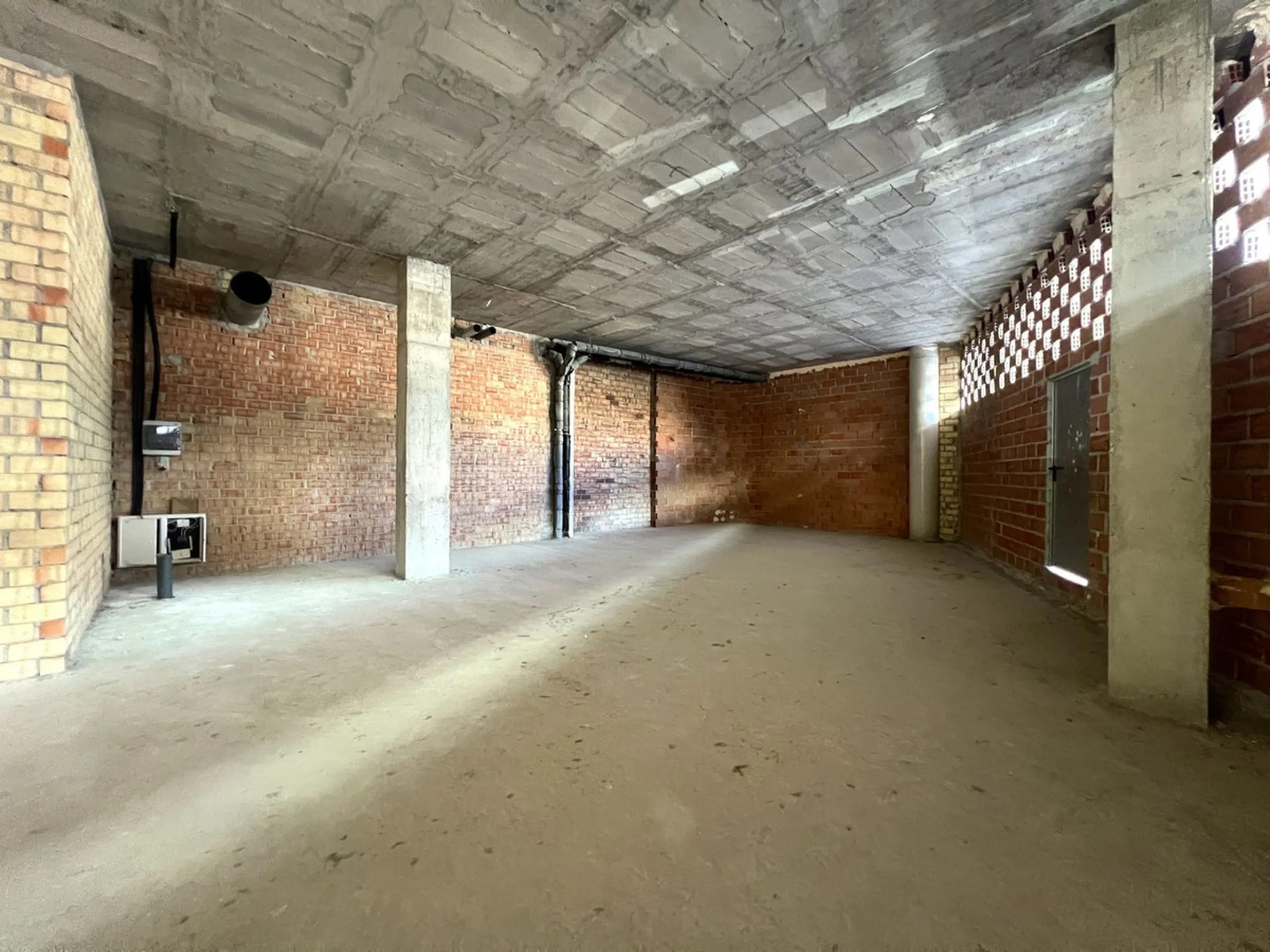 **Don't miss this unique opportunity** to acquire or lease a first-class commercial space in the newly opened **Terra San Pedro** complex.
