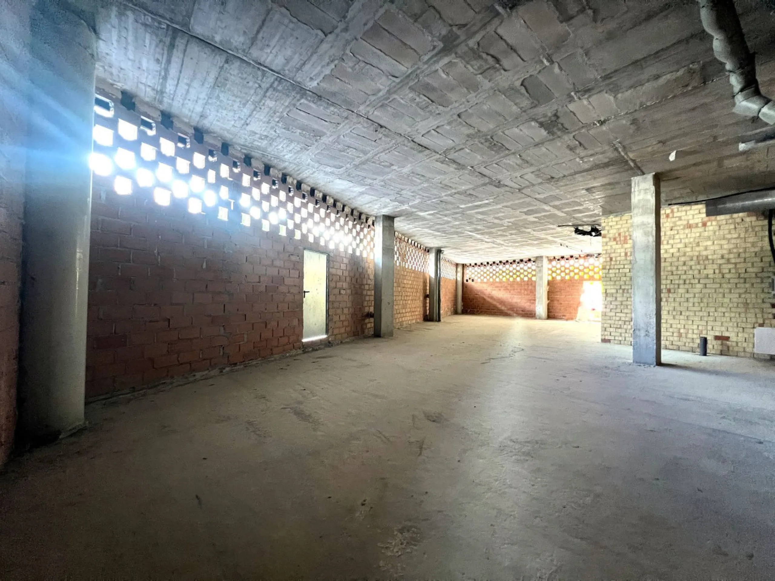 **Don't miss this unique opportunity** to acquire or lease a first-class commercial space in the newly opened **Terra San Pedro** complex.