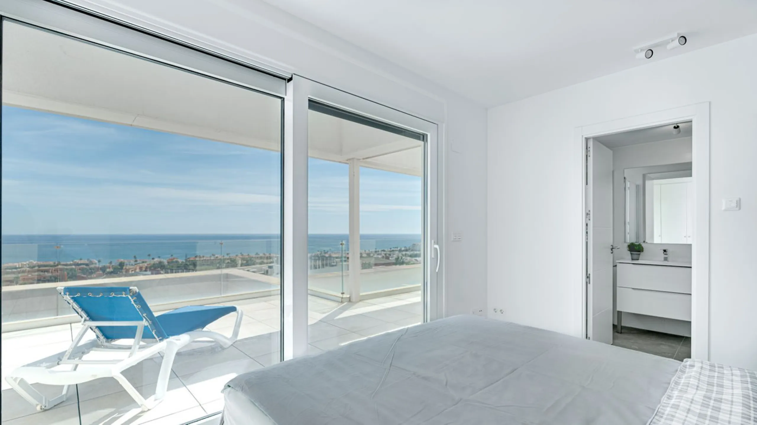 Apartment - Penthouse в продаже в Casares, Málaga. В доме 2 спален и 2 ванных комнат. Площадь дома 95 м²