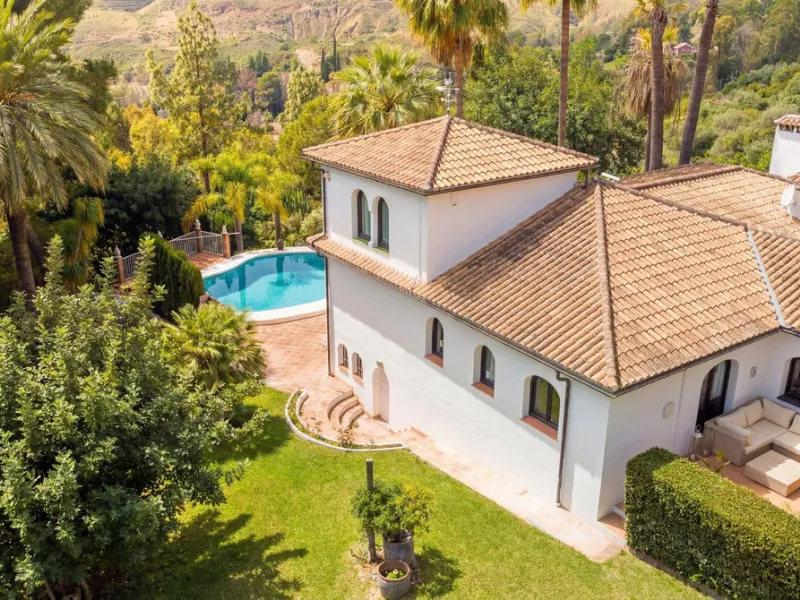 MODERN VILLA BARRANCO BLANCO: AN EXCLUSIVE OASIS OF LUXURY 20 MINUTES FROM THE MEDITERRANEAN SEA