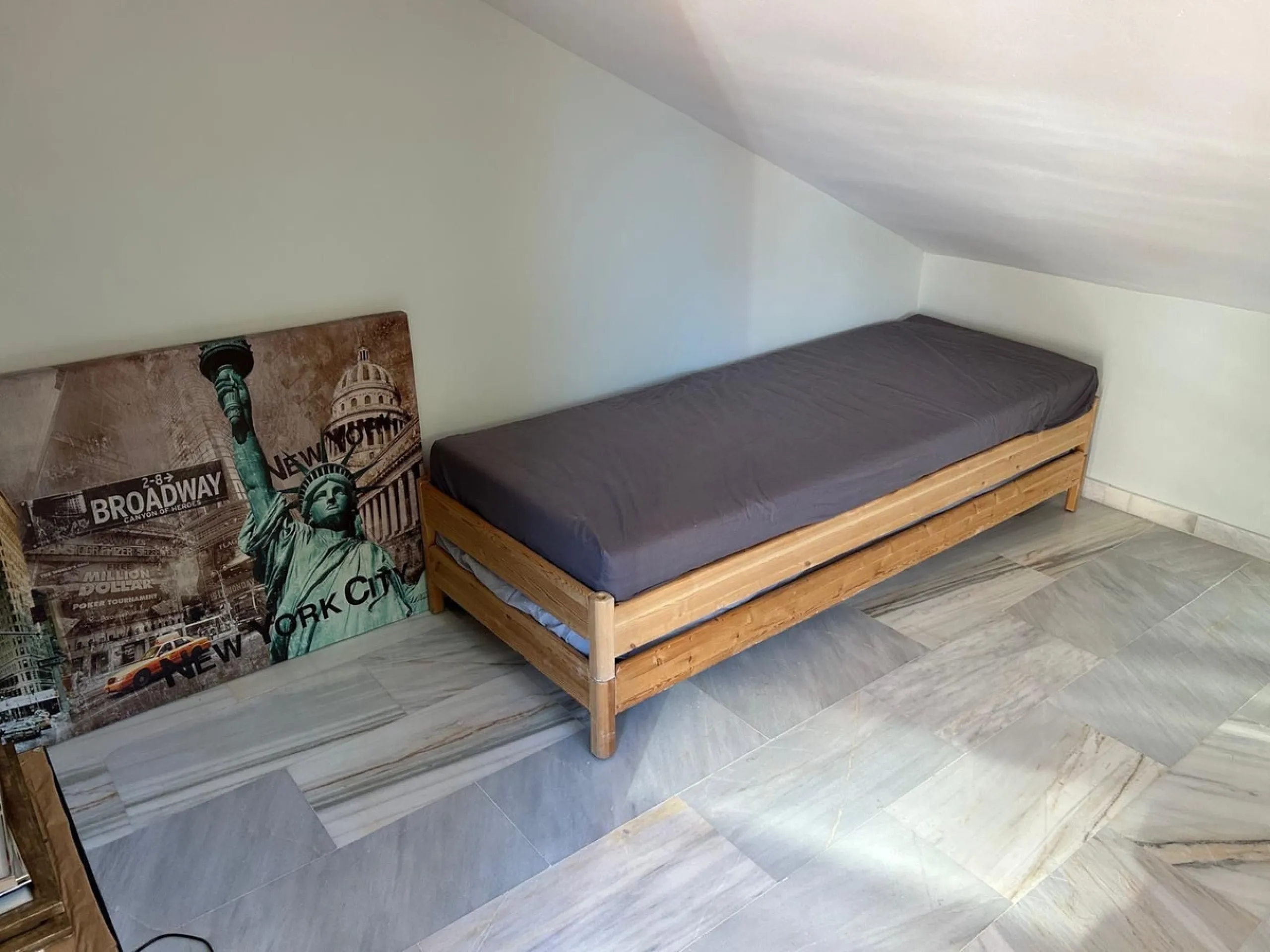 House - Semi-Detached House в продаже в Benahavís, Málaga. В доме 4 спален и 3 ванных комнат. Площадь дома 203 м². Площадь участка 423 м²