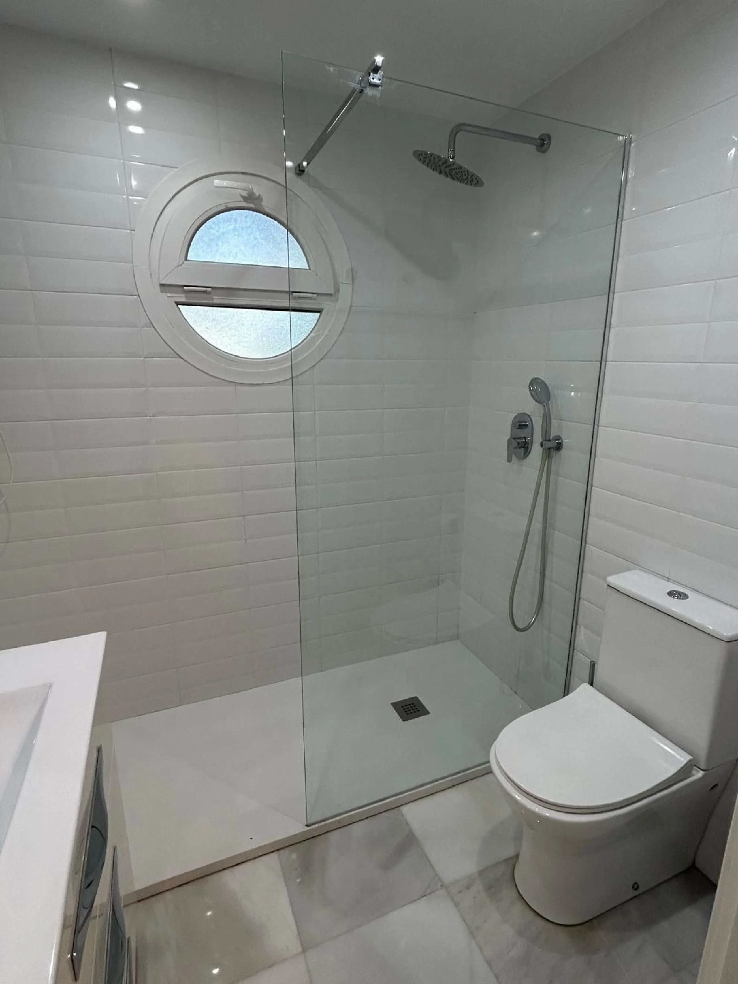 House - Semi-Detached House в продаже в Benahavís, Málaga. В доме 4 спален и 3 ванных комнат. Площадь дома 203 м². Площадь участка 423 м²