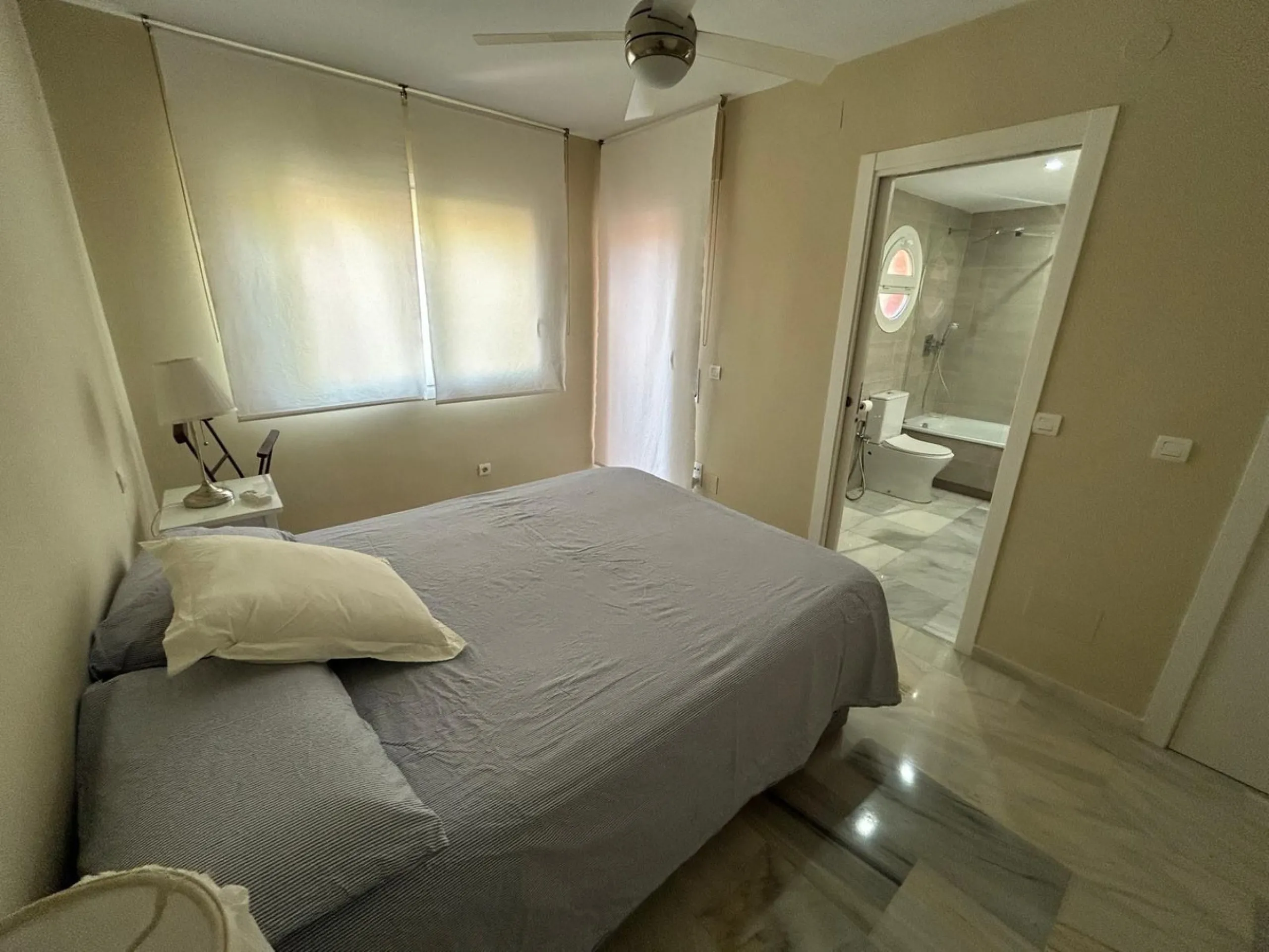 House - Semi-Detached House в продаже в Benahavís, Málaga. В доме 4 спален и 3 ванных комнат. Площадь дома 203 м². Площадь участка 423 м²