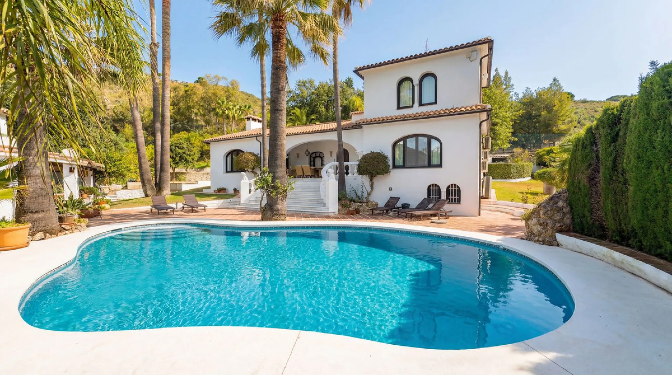 MODERN VILLA BARRANCO BLANCO: AN EXCLUSIVE OASIS OF LUXURY 20 MINUTES FROM THE MEDITERRANEAN SEA