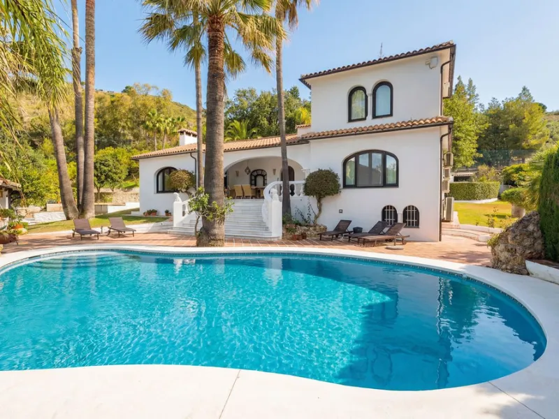 MODERN VILLA BARRANCO BLANCO: AN EXCLUSIVE OASIS OF LUXURY 20 MINUTES FROM THE MEDITERRANEAN SEA