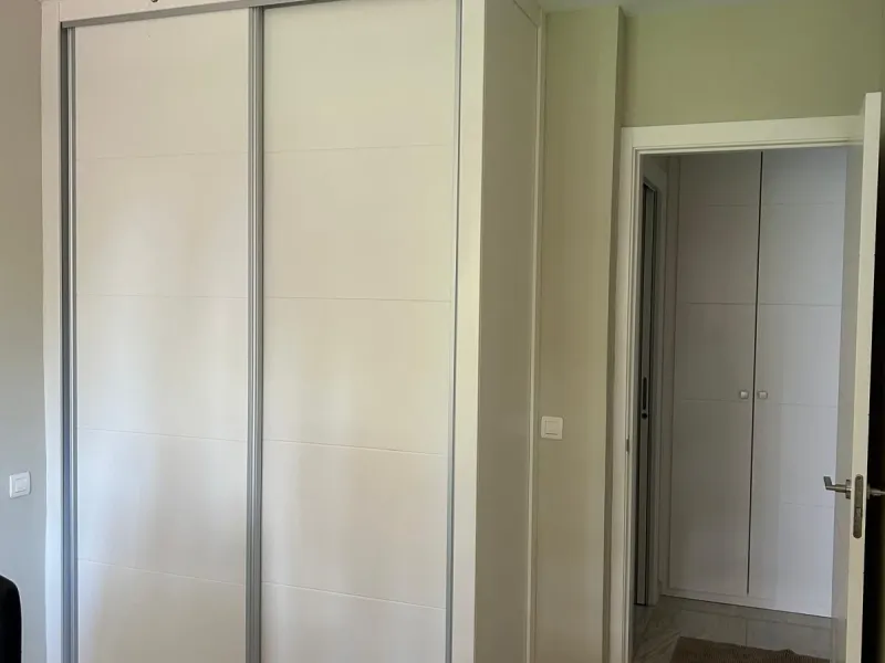 House - Semi-Detached House в продаже в Benahavís, Málaga. В доме 4 спален и 3 ванных комнат. Площадь дома 203 м². Площадь участка 423 м²