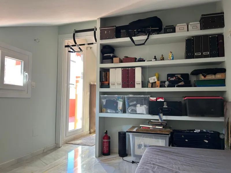 House - Semi-Detached House в продаже в Benahavís, Málaga. В доме 4 спален и 3 ванных комнат. Площадь дома 203 м². Площадь участка 423 м²