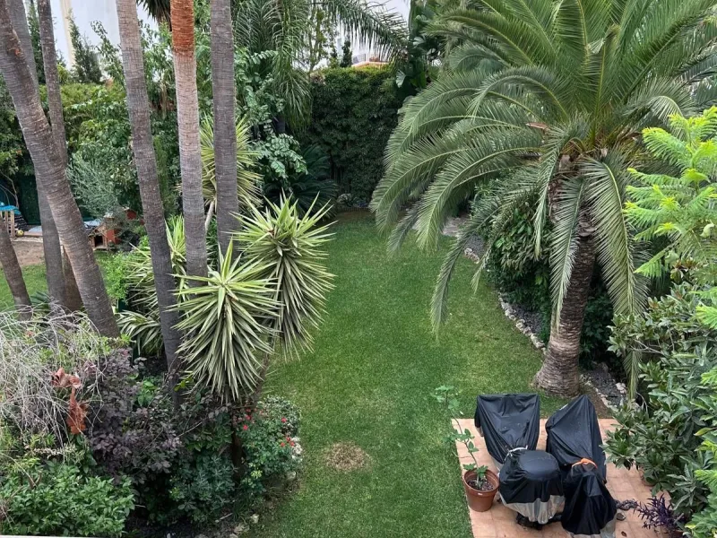 House - Semi-Detached House в продаже в Benahavís, Málaga. В доме 4 спален и 3 ванных комнат. Площадь дома 203 м². Площадь участка 423 м²