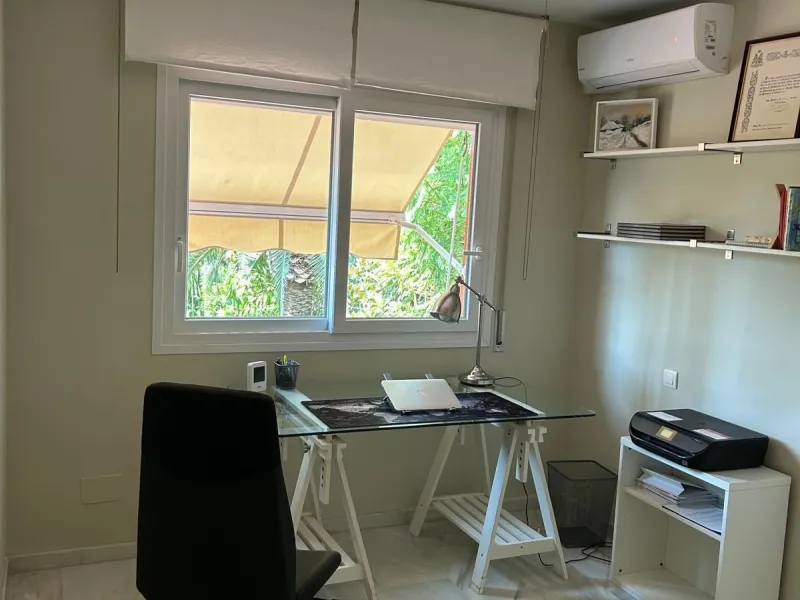 House - Semi-Detached House в продаже в Benahavís, Málaga. В доме 4 спален и 3 ванных комнат. Площадь дома 203 м². Площадь участка 423 м²