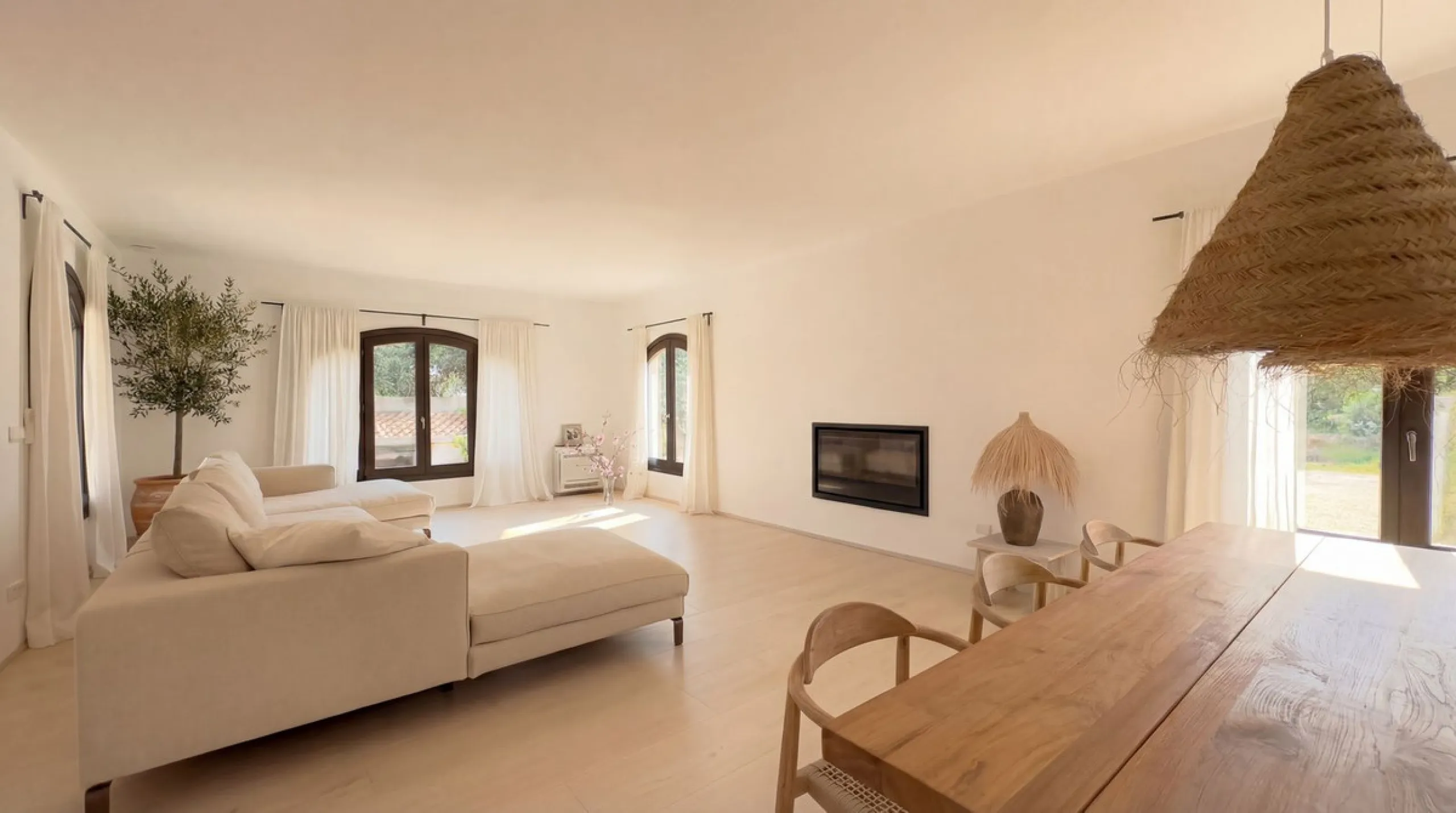 MODERN VILLA BARRANCO BLANCO: AN EXCLUSIVE OASIS OF LUXURY 20 MINUTES FROM THE MEDITERRANEAN SEA