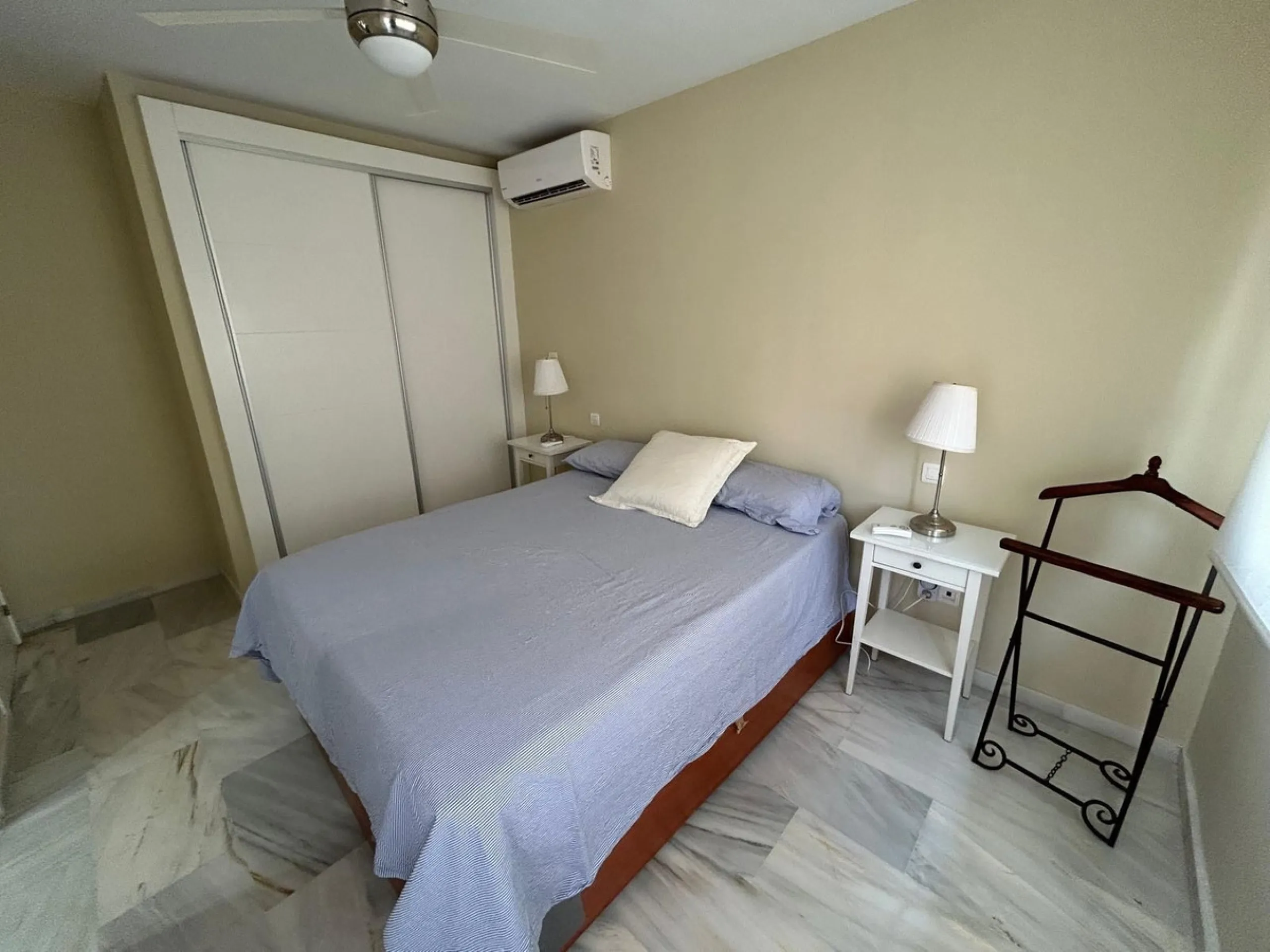 House - Semi-Detached House в продаже в Benahavís, Málaga. В доме 4 спален и 3 ванных комнат. Площадь дома 203 м². Площадь участка 423 м²