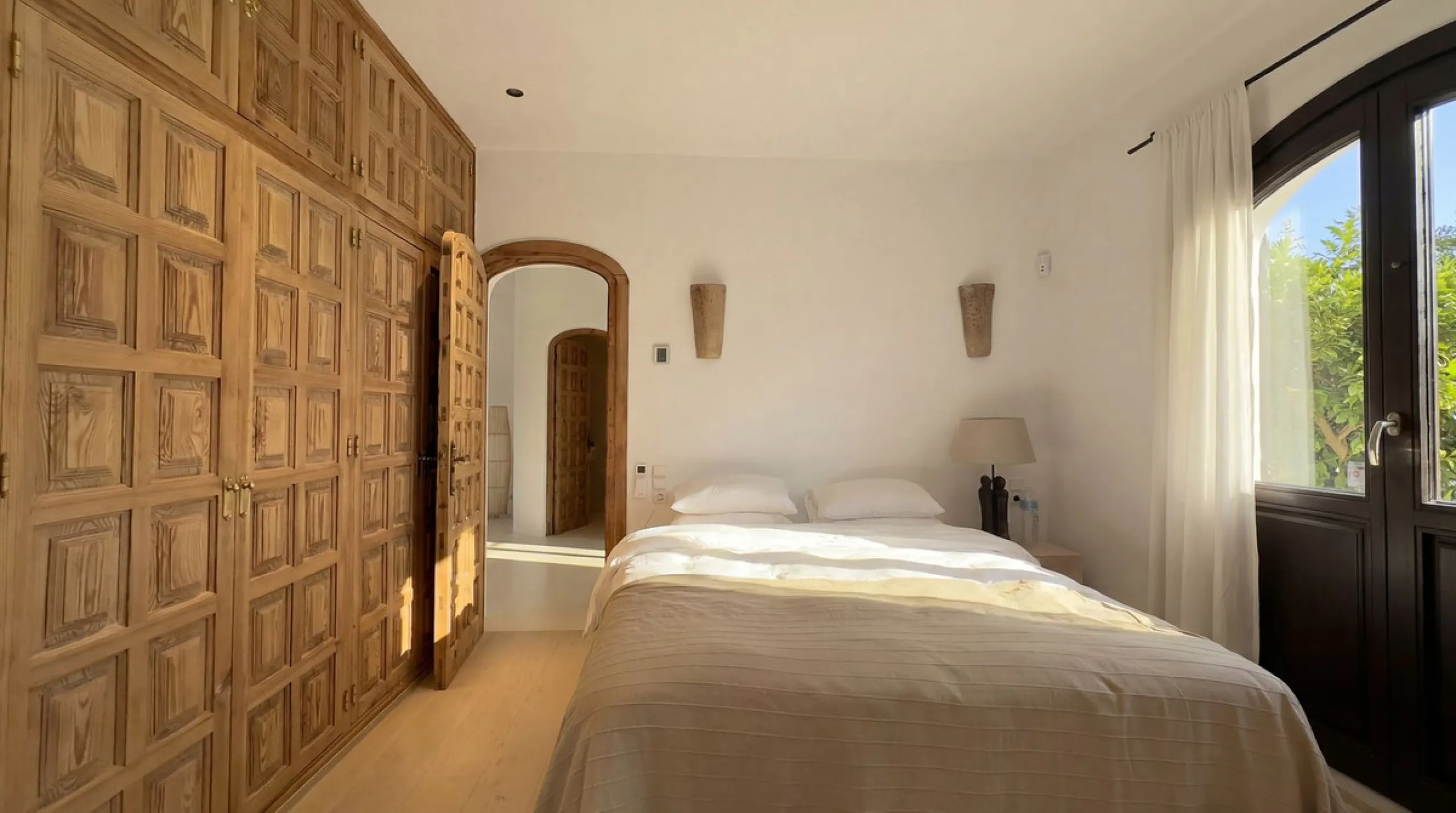 MODERN VILLA BARRANCO BLANCO: AN EXCLUSIVE OASIS OF LUXURY 20 MINUTES FROM THE MEDITERRANEAN SEA