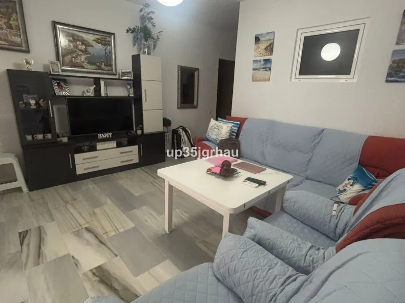 Spacious and bright apartment on the beachfront. Private and gated residential complex with outdoor parking within the complex. Communal swimming pool and direct beach access. The property offers panoramic mountain views. Ideal for investment or permanent