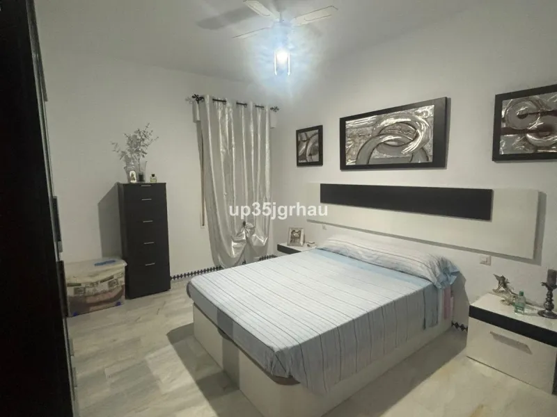 Spacious and bright apartment on the beachfront. Private and gated residential complex with outdoor parking within the complex. Communal swimming pool and direct beach access. The property offers panoramic mountain views. Ideal for investment or permanent