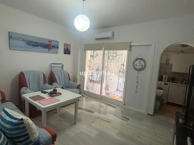 Spacious and bright apartment on the beachfront. Private and gated residential complex with outdoor parking within the complex. Communal swimming pool and direct beach access. The property offers panoramic mountain views. Ideal for investment or permanent
