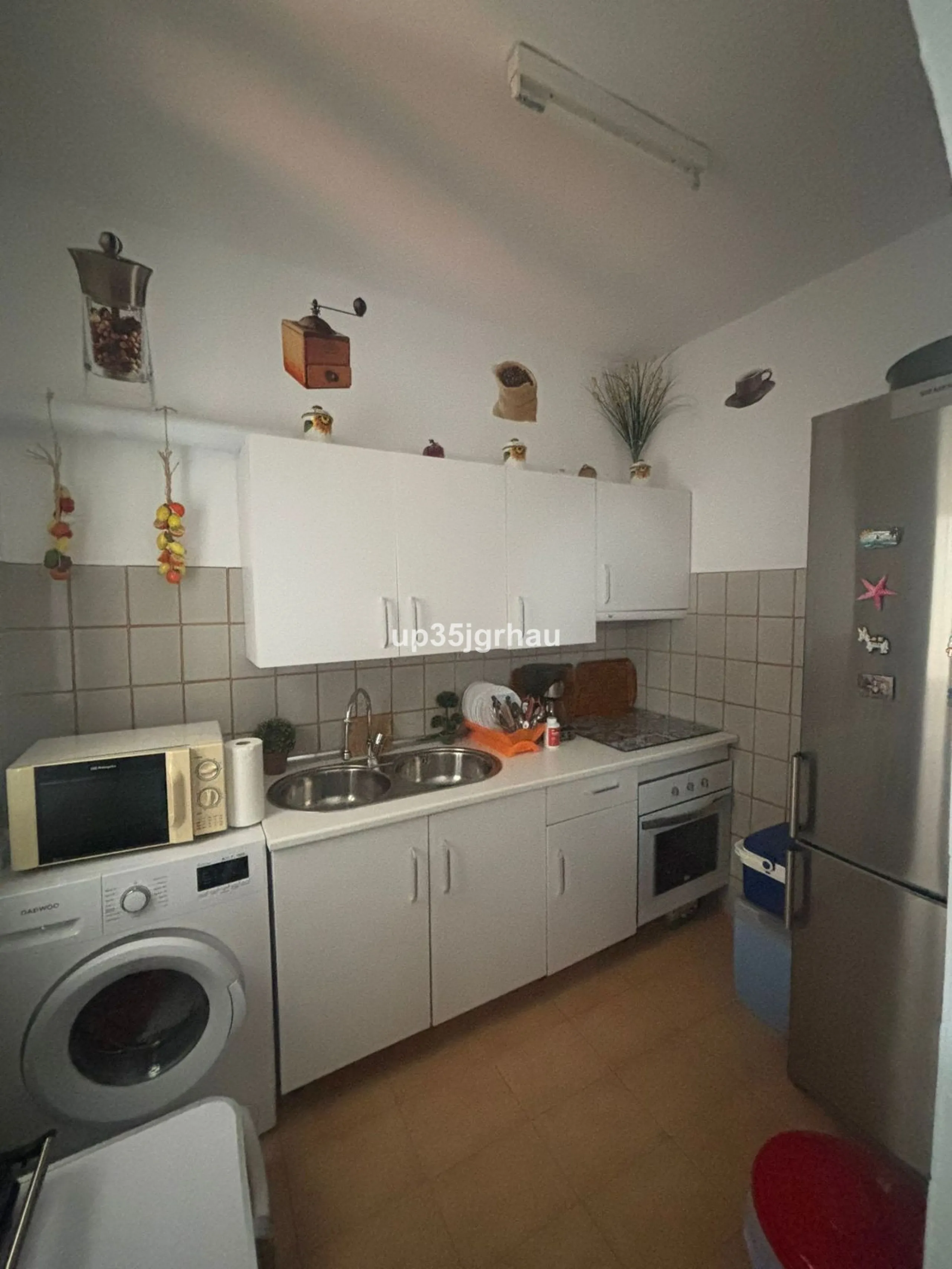 Spacious and bright apartment on the beachfront. Private and gated residential complex with outdoor parking within the complex. Communal swimming pool and direct beach access. The property offers panoramic mountain views. Ideal for investment or permanent