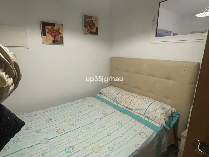 Spacious and bright apartment on the beachfront. Private and gated residential complex with outdoor parking within the complex. Communal swimming pool and direct beach access. The property offers panoramic mountain views. Ideal for investment or permanent