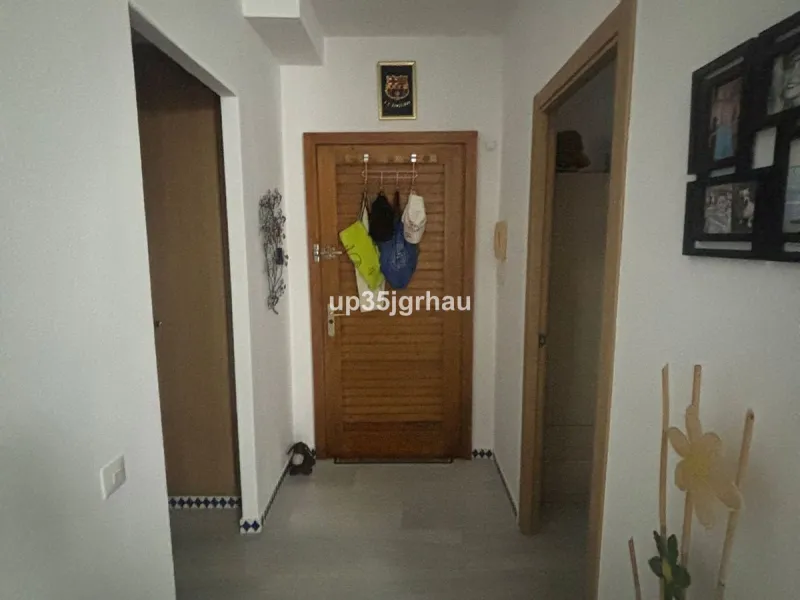 Spacious and bright apartment on the beachfront. Private and gated residential complex with outdoor parking within the complex. Communal swimming pool and direct beach access. The property offers panoramic mountain views. Ideal for investment or permanent