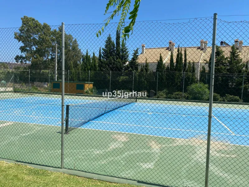 Spacious and bright apartment on the beachfront. Private and gated residential complex with outdoor parking within the complex. Communal swimming pool and direct beach access. The property offers panoramic mountain views. Ideal for investment or permanent