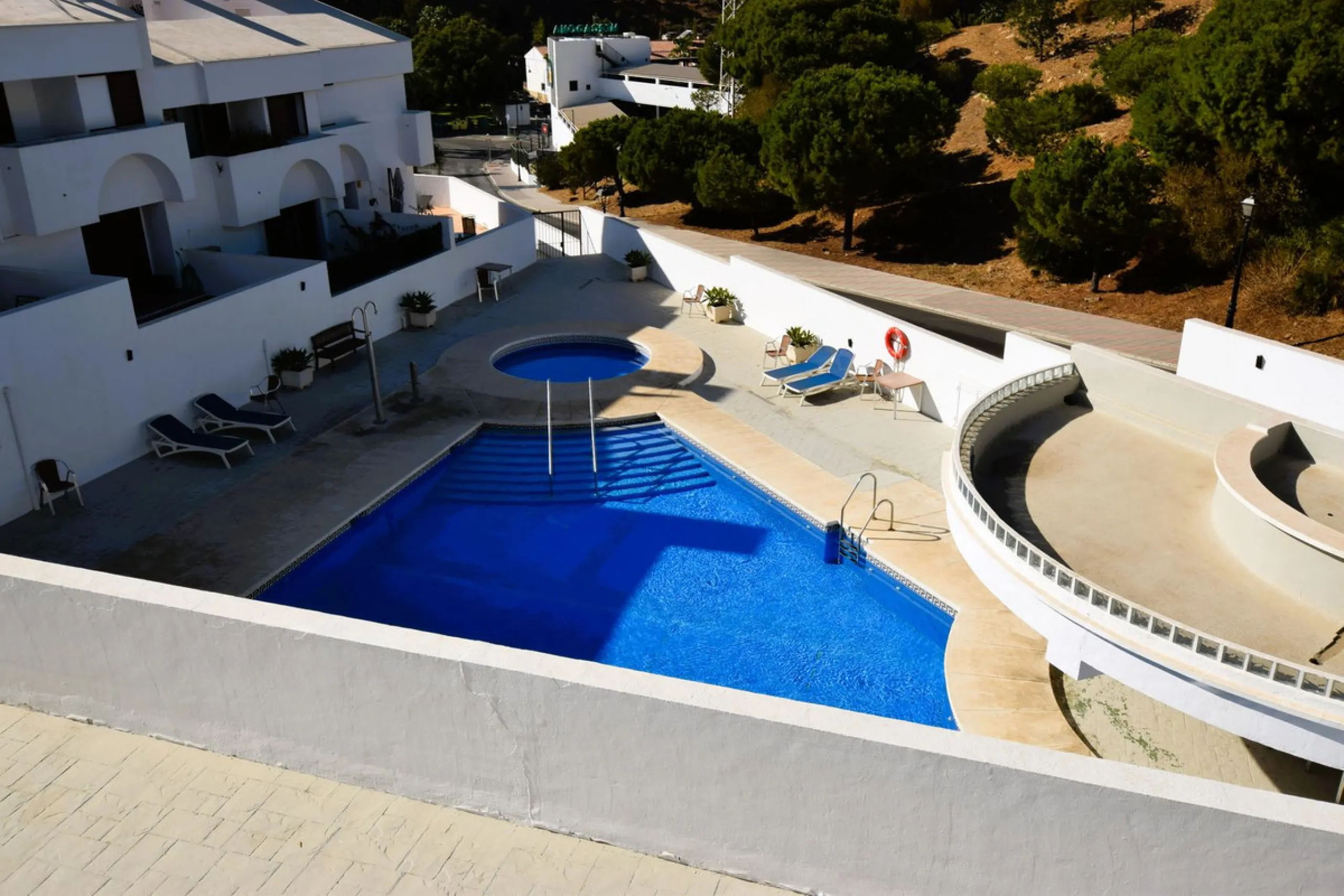This is the ideal property for those who want the size and flexibility of a villa but with none of the hassle of maintenance. You cannot get closer to La Cala de Mijas than this stunningly refurbished home. Absolutely everything has been refurbished and m