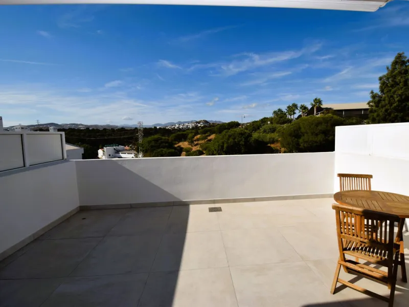 This is the ideal property for those who want the size and flexibility of a villa but with none of the hassle of maintenance. You cannot get closer to La Cala de Mijas than this stunningly refurbished home. Absolutely everything has been refurbished and m