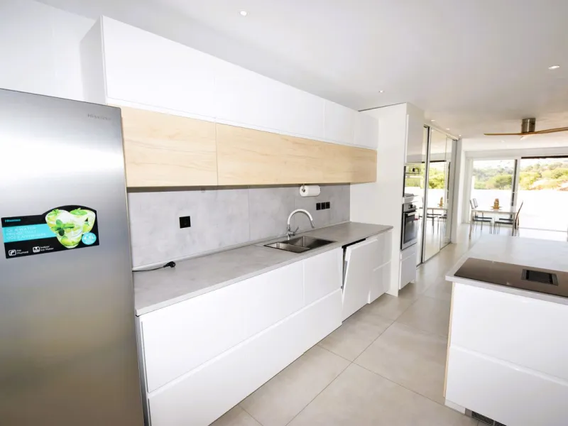 This is the ideal property for those who want the size and flexibility of a villa but with none of the hassle of maintenance. You cannot get closer to La Cala de Mijas than this stunningly refurbished home. Absolutely everything has been refurbished and m