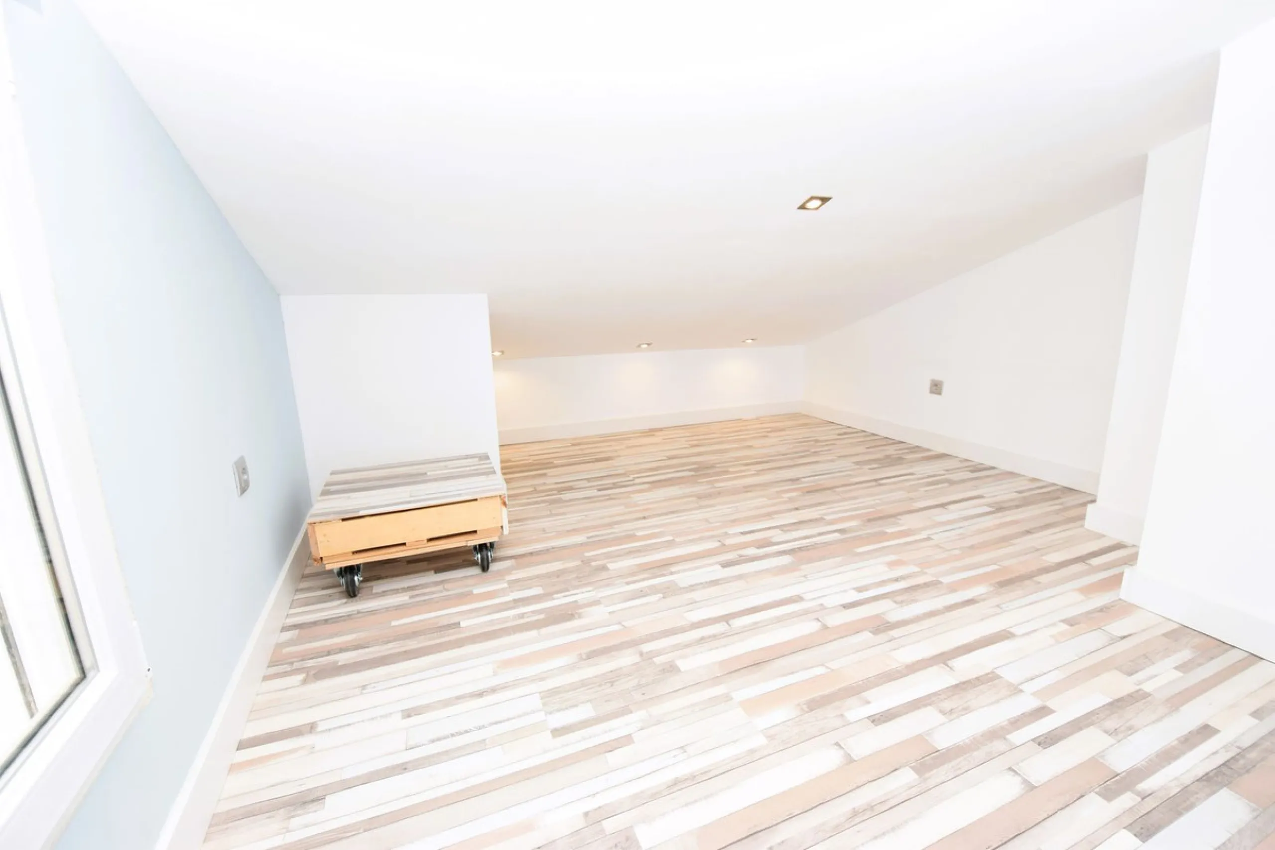 This is the ideal property for those who want the size and flexibility of a villa but with none of the hassle of maintenance. You cannot get closer to La Cala de Mijas than this stunningly refurbished home. Absolutely everything has been refurbished and m