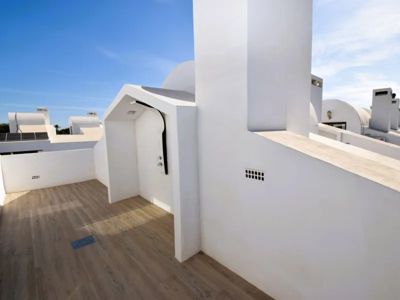 This is the ideal property for those who want the size and flexibility of a villa but with none of the hassle of maintenance. You cannot get closer to La Cala de Mijas than this stunningly refurbished home. Absolutely everything has been refurbished and m