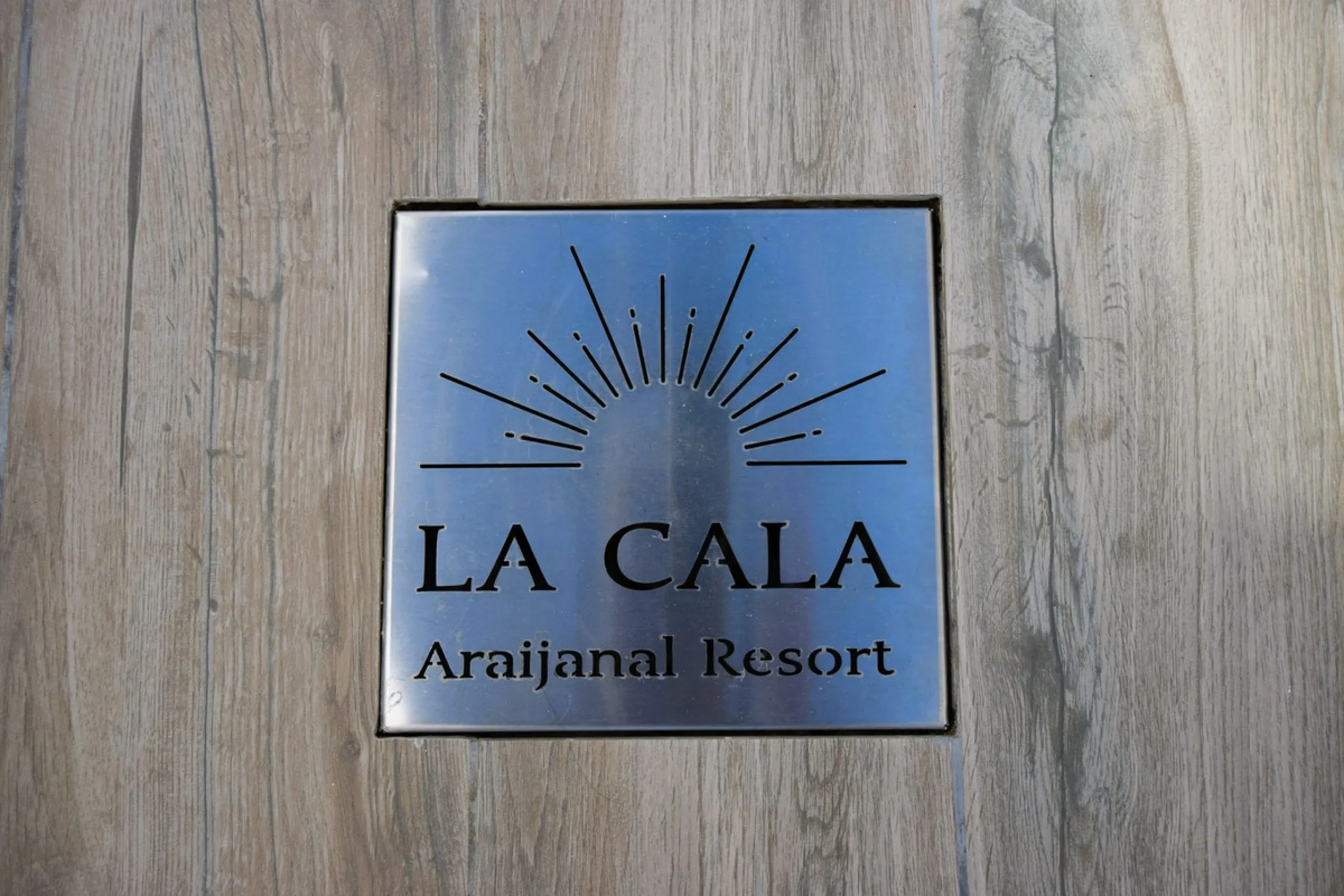 This is the ideal property for those who want the size and flexibility of a villa but with none of the hassle of maintenance. You cannot get closer to La Cala de Mijas than this stunningly refurbished home. Absolutely everything has been refurbished and m