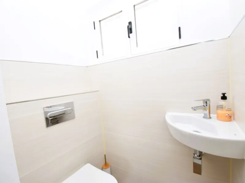 This is the ideal property for those who want the size and flexibility of a villa but with none of the hassle of maintenance. You cannot get closer to La Cala de Mijas than this stunningly refurbished home. Absolutely everything has been refurbished and m
