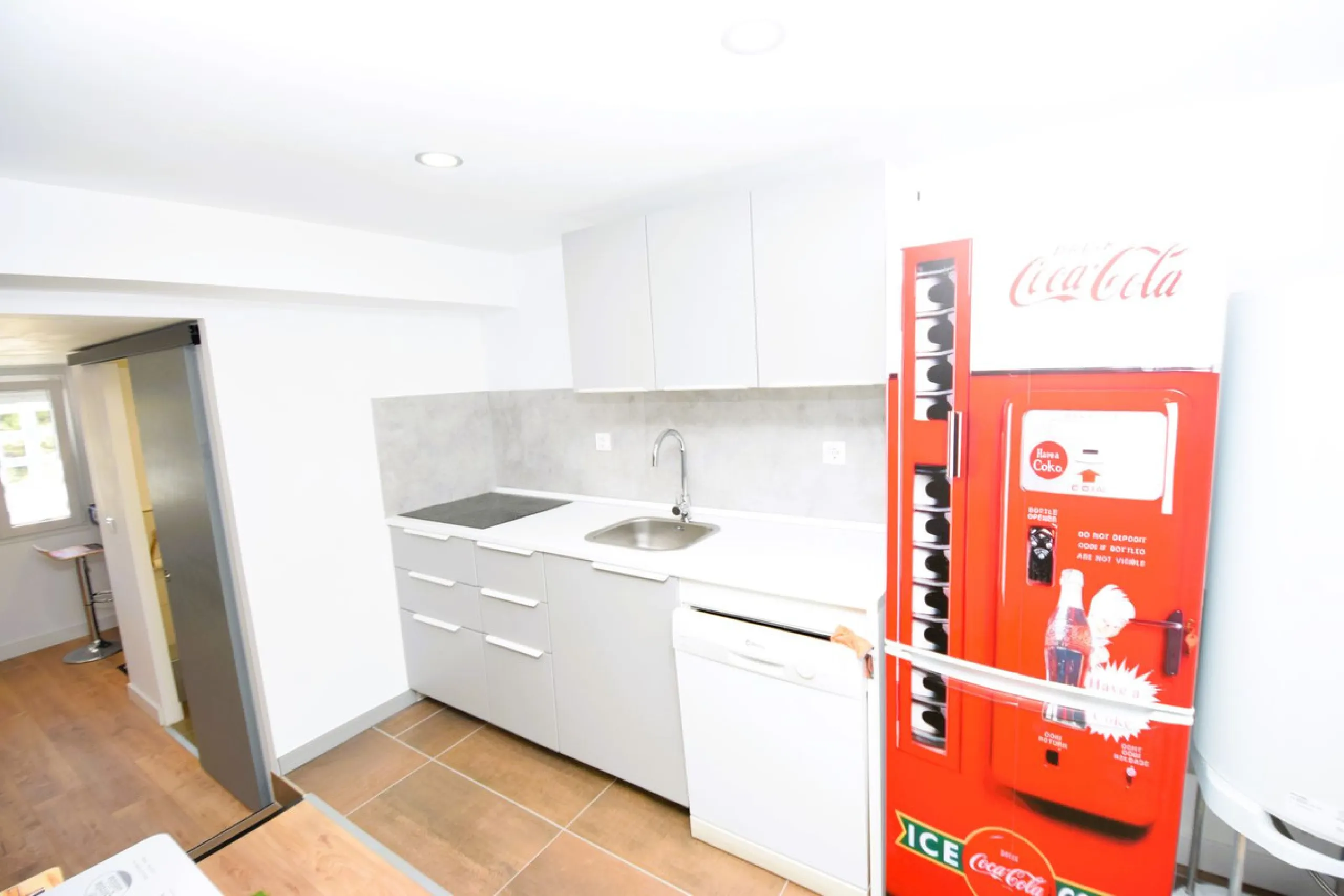 This is the ideal property for those who want the size and flexibility of a villa but with none of the hassle of maintenance. You cannot get closer to La Cala de Mijas than this stunningly refurbished home. Absolutely everything has been refurbished and m