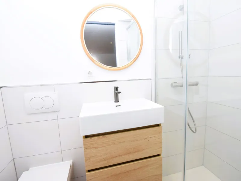 This is the ideal property for those who want the size and flexibility of a villa but with none of the hassle of maintenance. You cannot get closer to La Cala de Mijas than this stunningly refurbished home. Absolutely everything has been refurbished and m