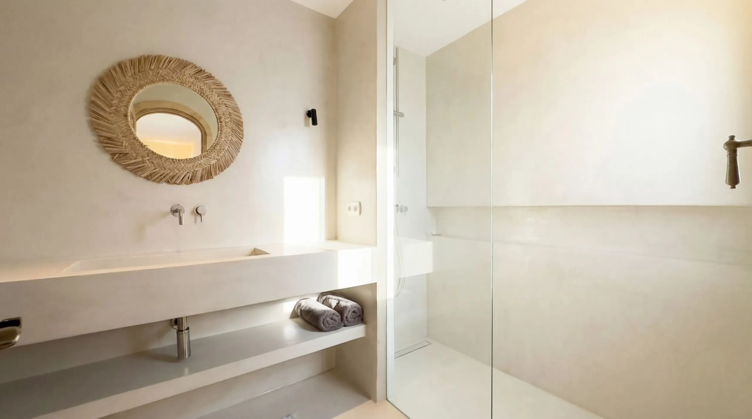 MODERN VILLA BARRANCO BLANCO: AN EXCLUSIVE OASIS OF LUXURY 20 MINUTES FROM THE MEDITERRANEAN SEA