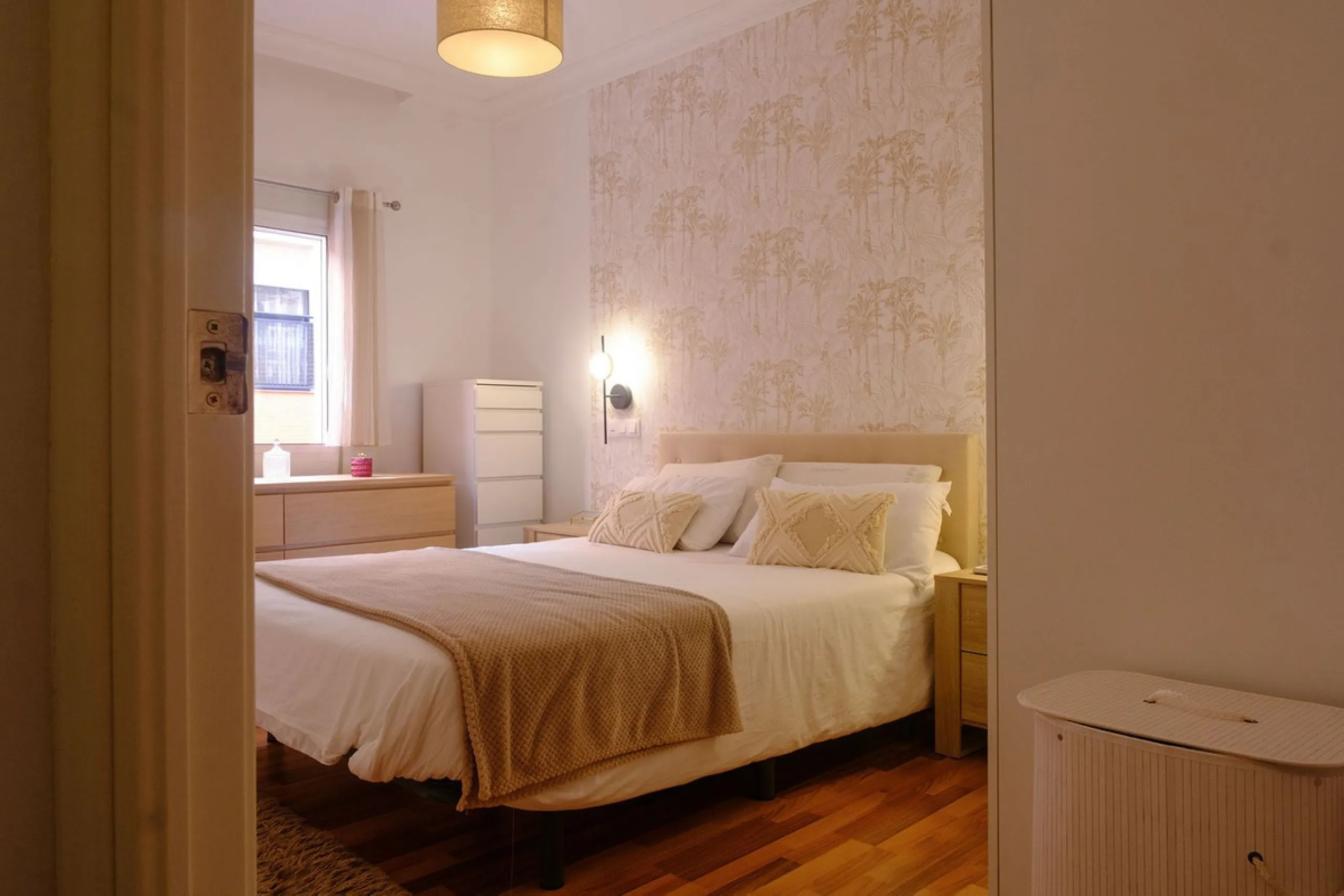 Charming Refurbished Apartment in Málaga City – La Goleta Area
