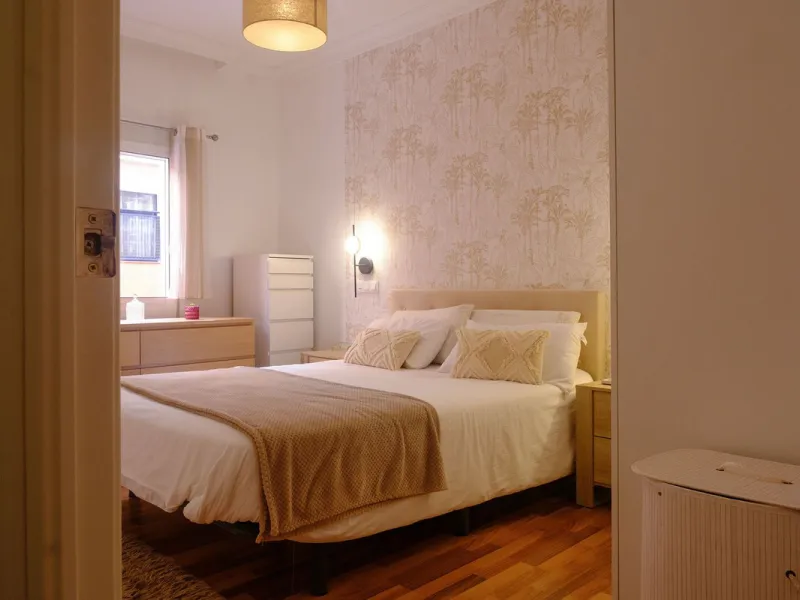 Charming Refurbished Apartment in Málaga City – La Goleta Area
