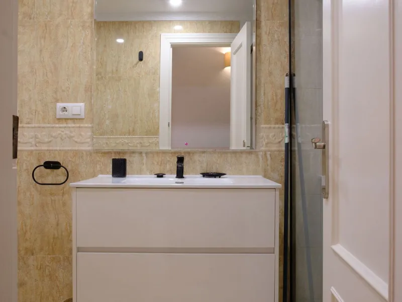 Charming Refurbished Apartment in Málaga City – La Goleta Area