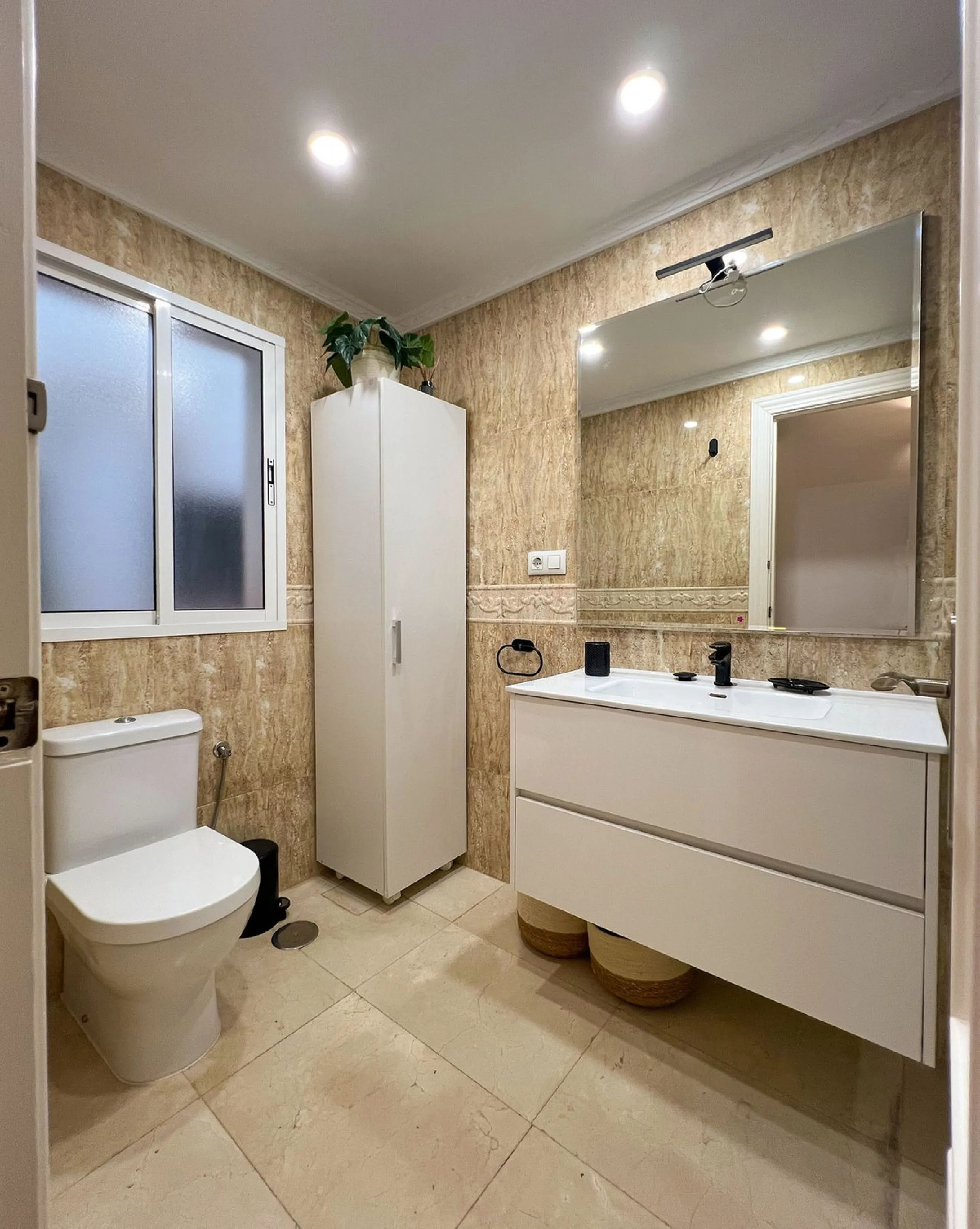 Charming Refurbished Apartment in Málaga City – La Goleta Area