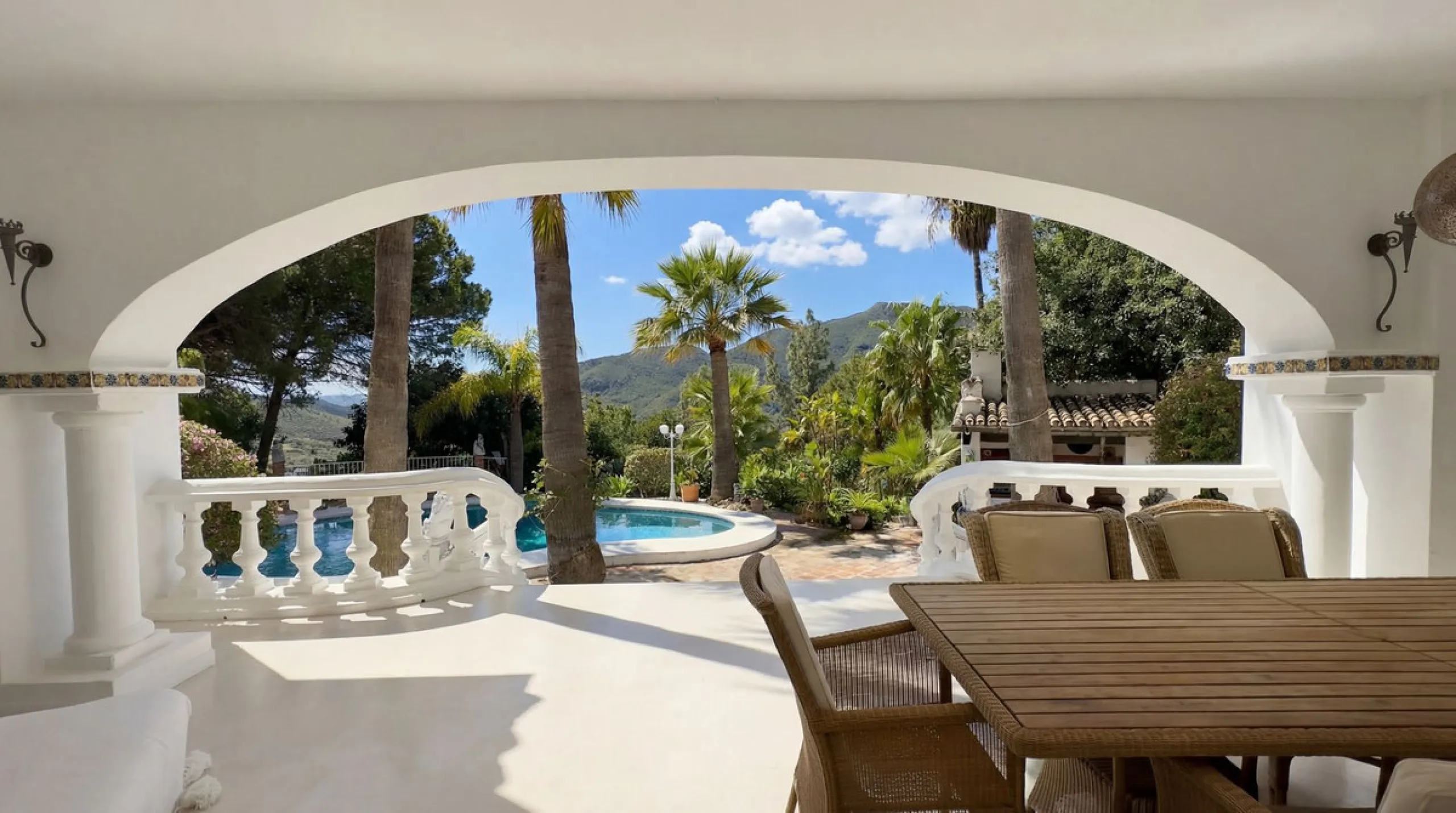 MODERN VILLA BARRANCO BLANCO: AN EXCLUSIVE OASIS OF LUXURY 20 MINUTES FROM THE MEDITERRANEAN SEA