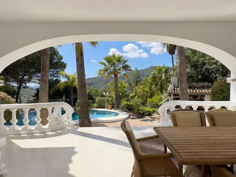 MODERN VILLA BARRANCO BLANCO: AN EXCLUSIVE OASIS OF LUXURY 20 MINUTES FROM THE MEDITERRANEAN SEA