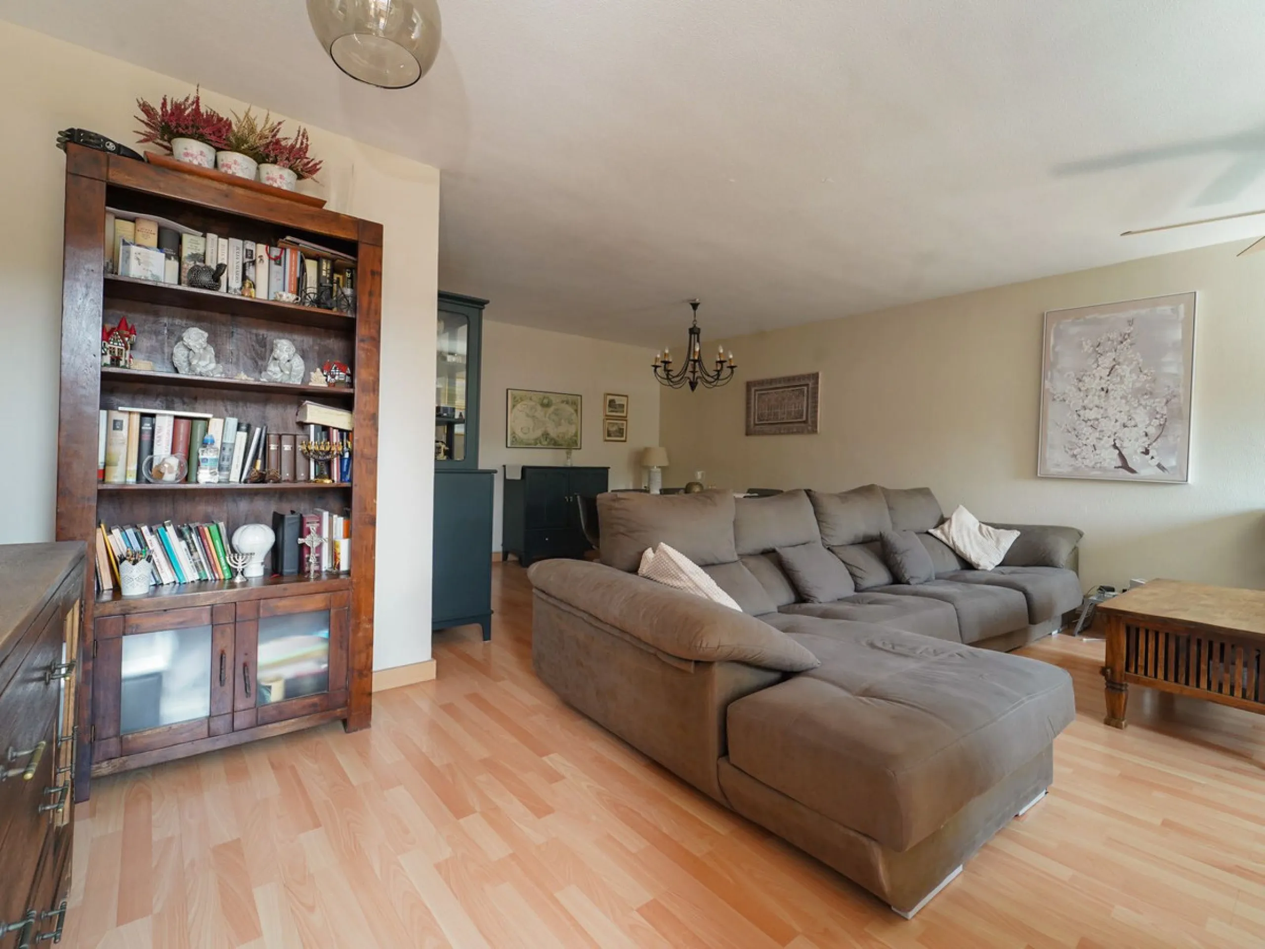 Apartment - Middle Floor Apartment в продаже в Málaga, Málaga. В доме 4 спален и 2 ванных комнат. Площадь дома 171 м²