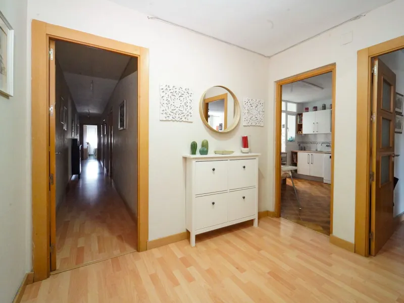 Apartment - Middle Floor Apartment в продаже в Málaga, Málaga. В доме 4 спален и 2 ванных комнат. Площадь дома 171 м²
