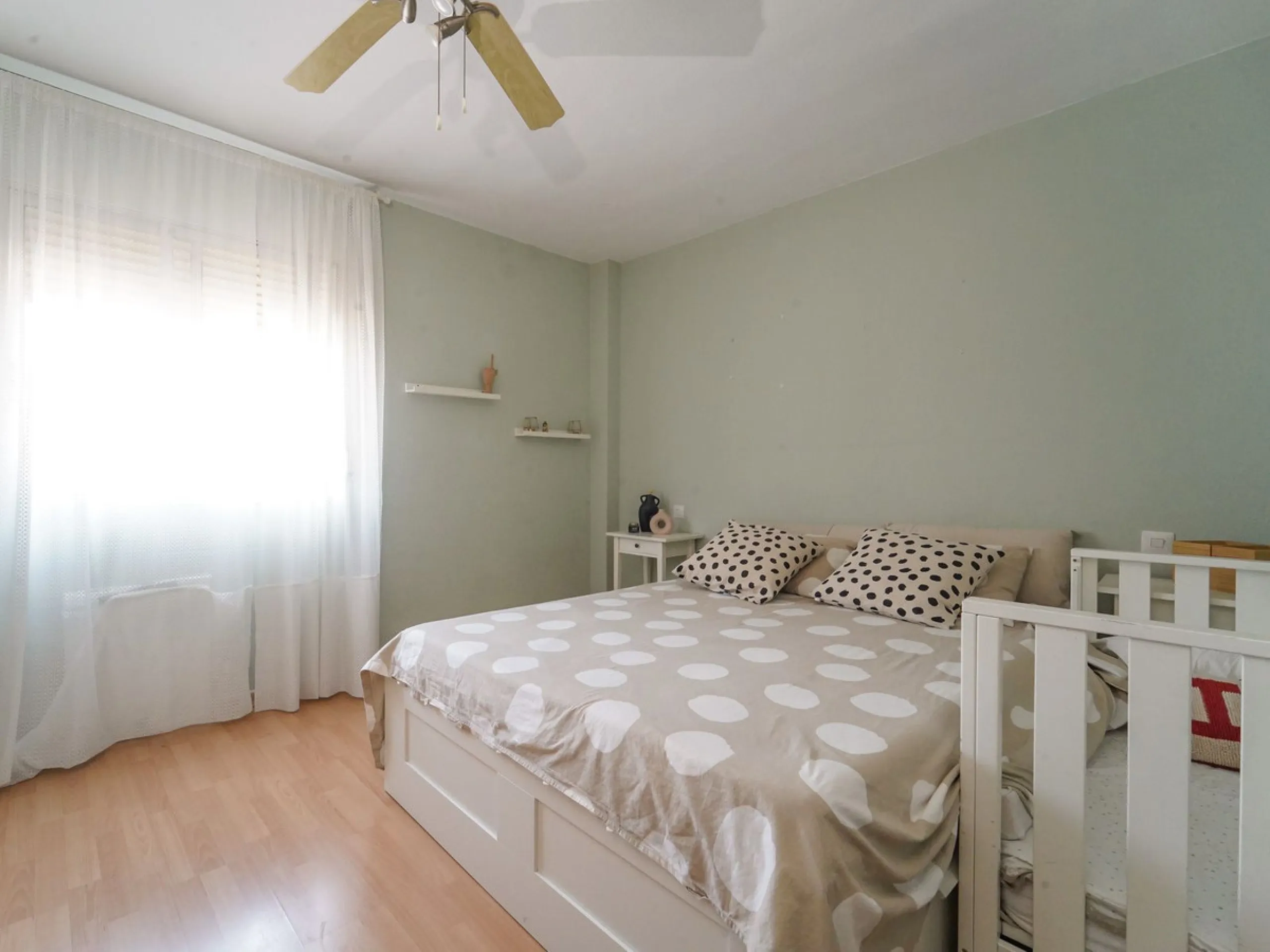 Apartment - Middle Floor Apartment в продаже в Málaga, Málaga. В доме 4 спален и 2 ванных комнат. Площадь дома 171 м²