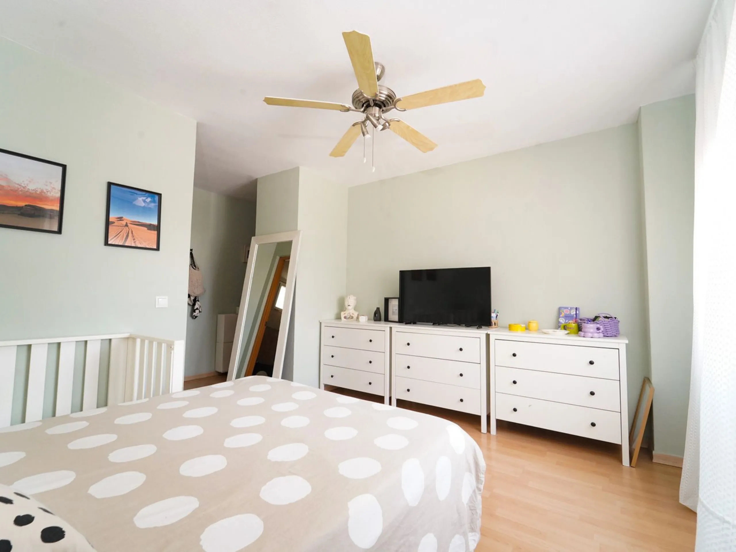 Apartment - Middle Floor Apartment в продаже в Málaga, Málaga. В доме 4 спален и 2 ванных комнат. Площадь дома 171 м²