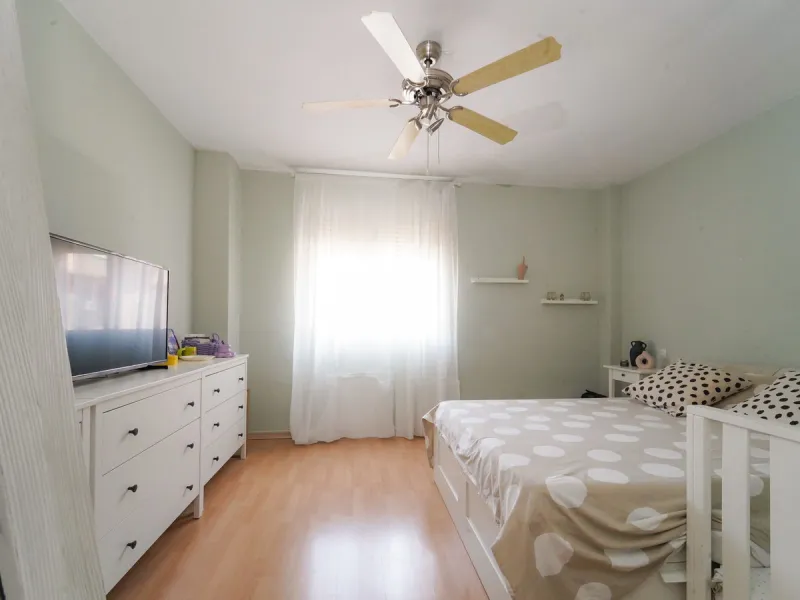 Apartment - Middle Floor Apartment в продаже в Málaga, Málaga. В доме 4 спален и 2 ванных комнат. Площадь дома 171 м²